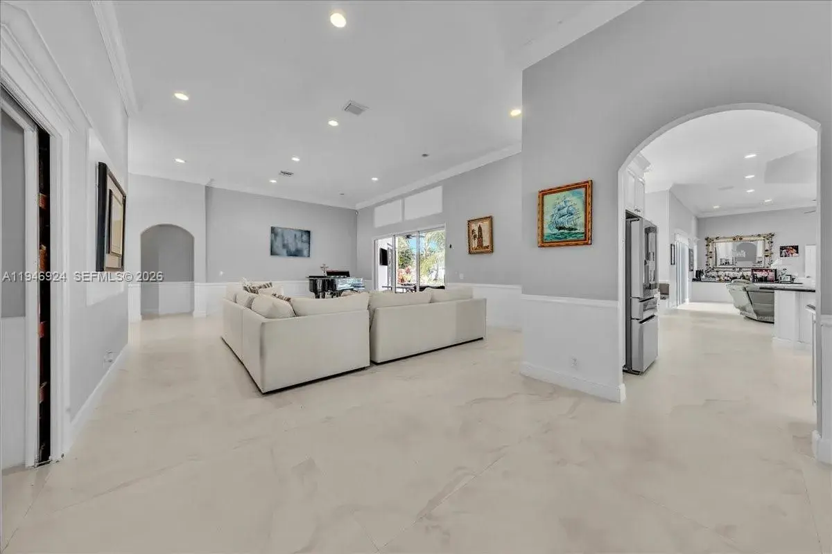 13801 Alexandria Ct, Davie FL 33325