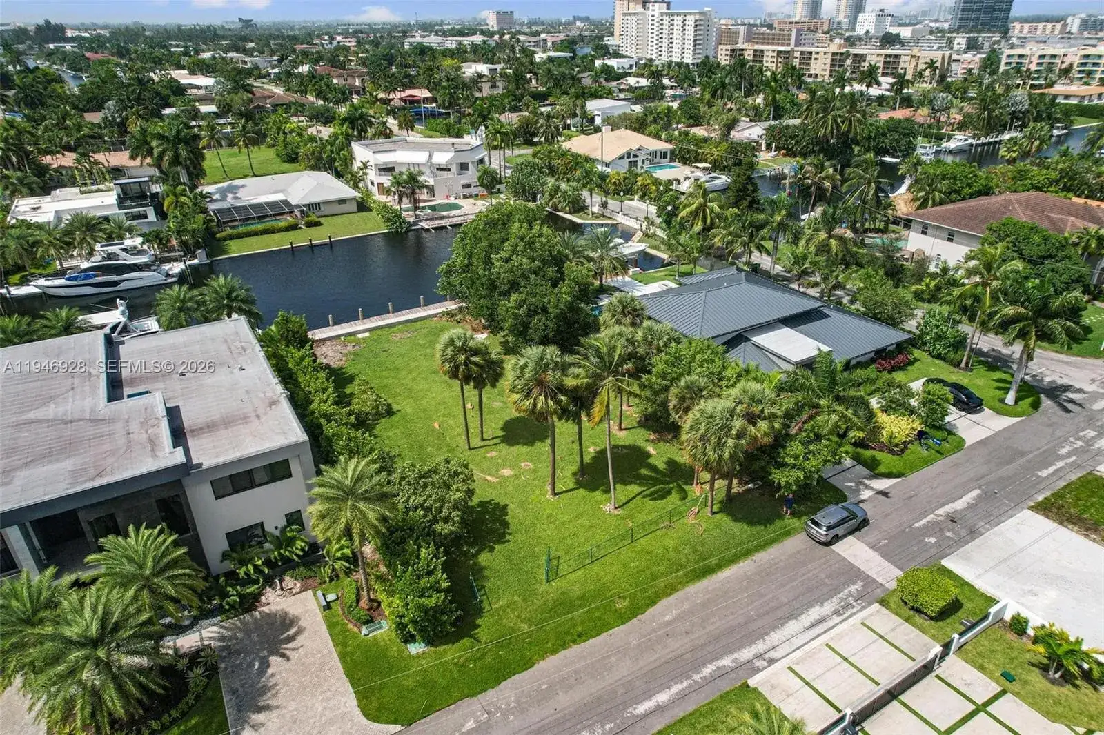 606 Palm Dr, Hallandale Beach FL 33009 photo 4