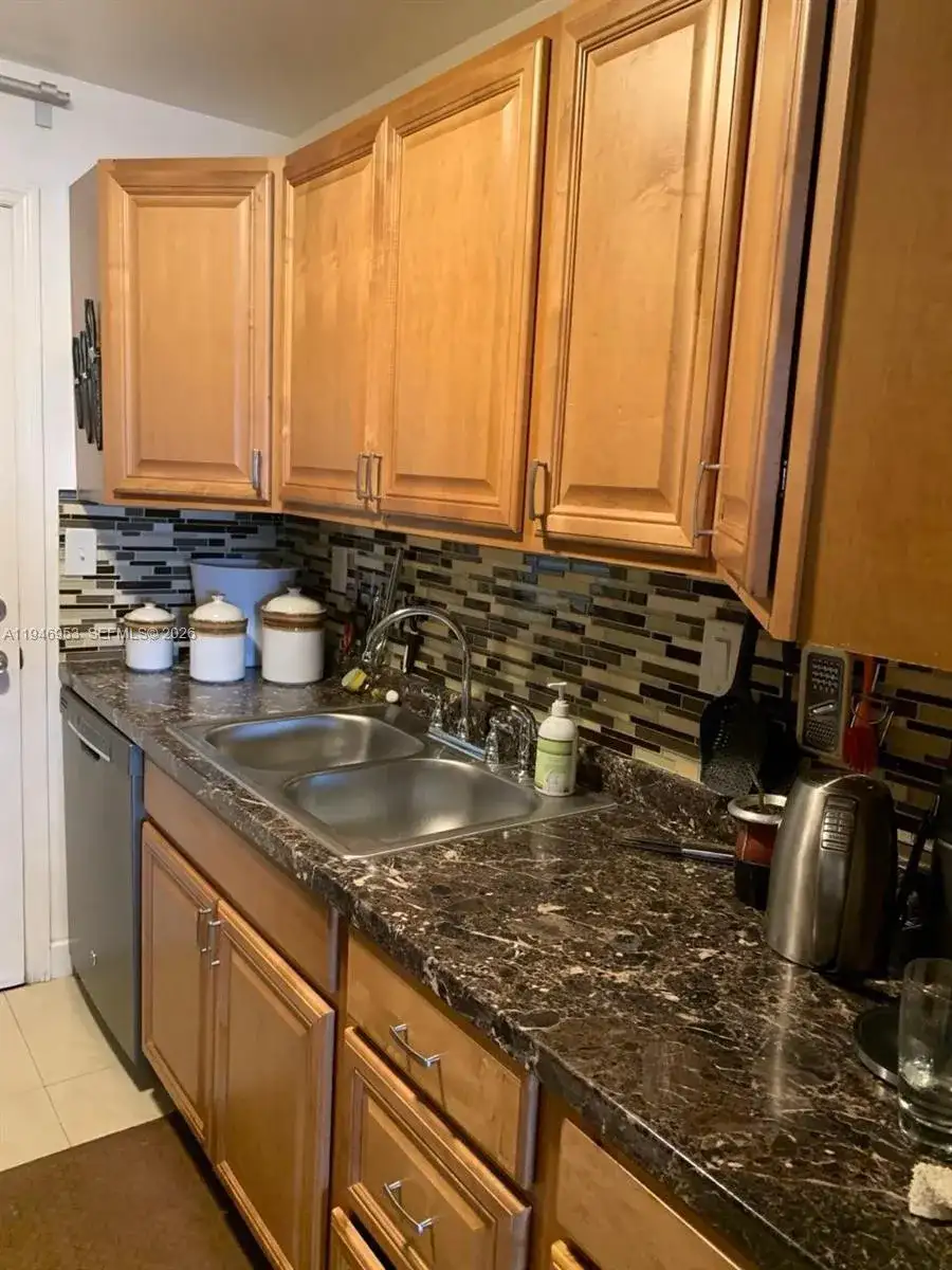 16801 NE 13th Ave # 301, Miami FL 33162 photo 2