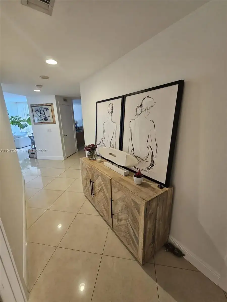 1060 Brickell Ave # 1917, Miami FL 33131 photo 5