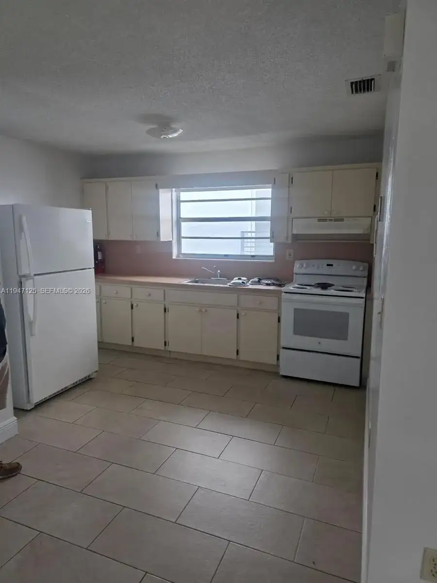 1575 NW 1st ST # 3, Miami FL 33125 photo 2