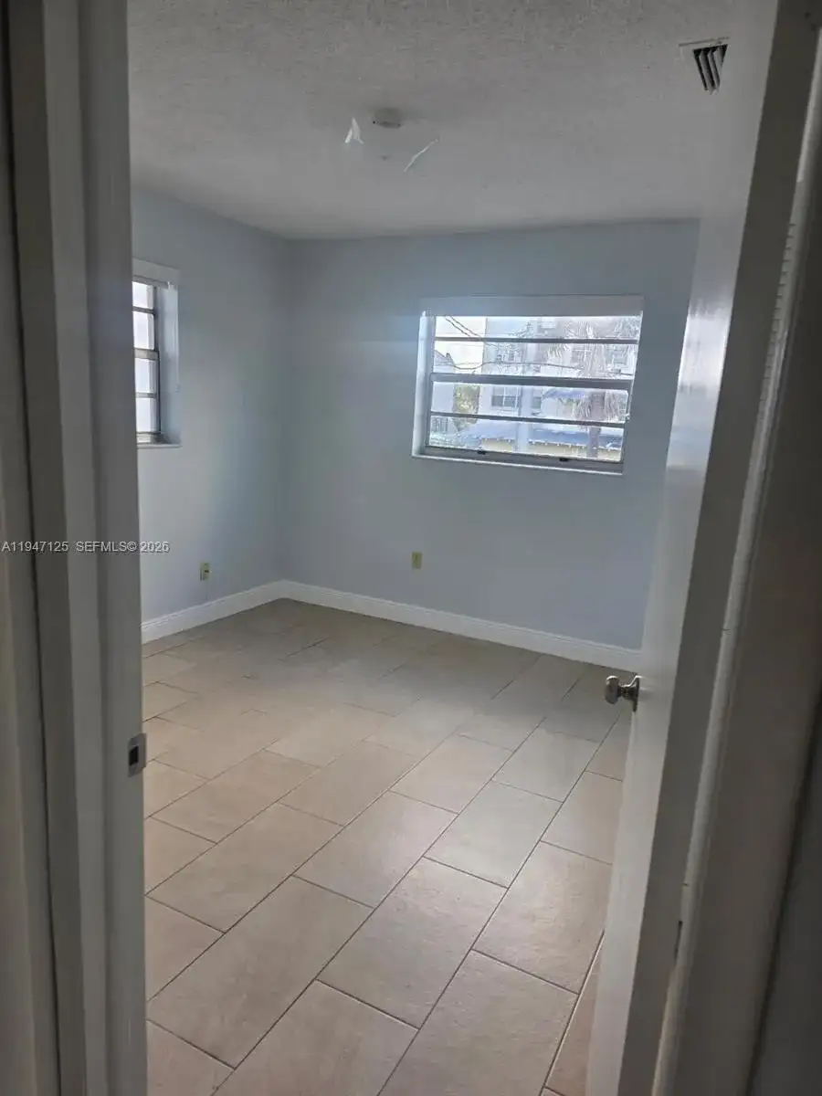 1575 NW 1st ST # 3, Miami FL 33125 photo 4