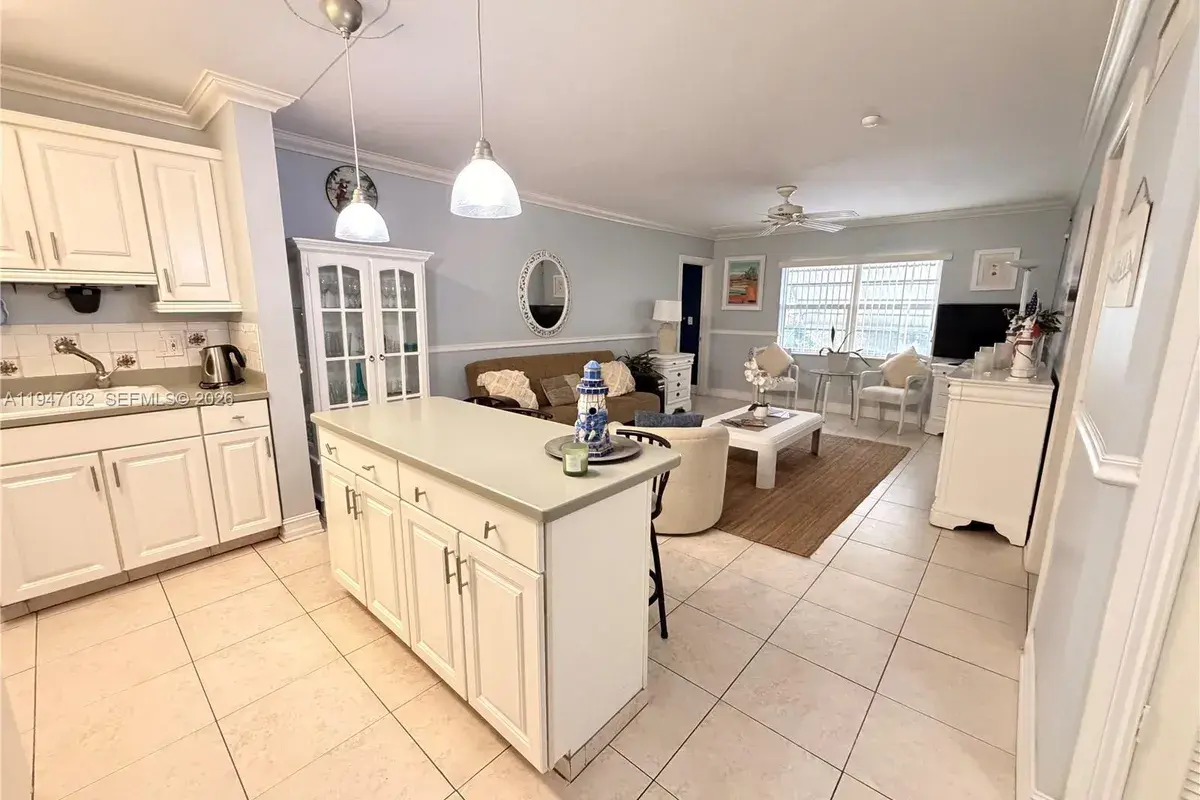 1520 Mckinley St # 210E, Hollywood FL 33020