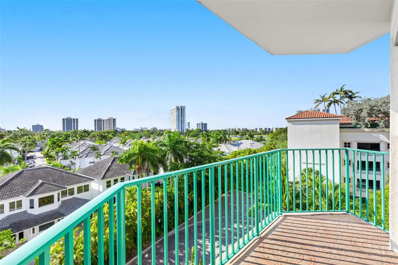 19900 E Country Club Dr # 502, Aventura FL 33180 photo 2
