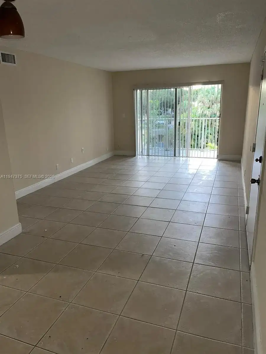 5221 Geneva Way # 302, Doral FL 33166 photo 4