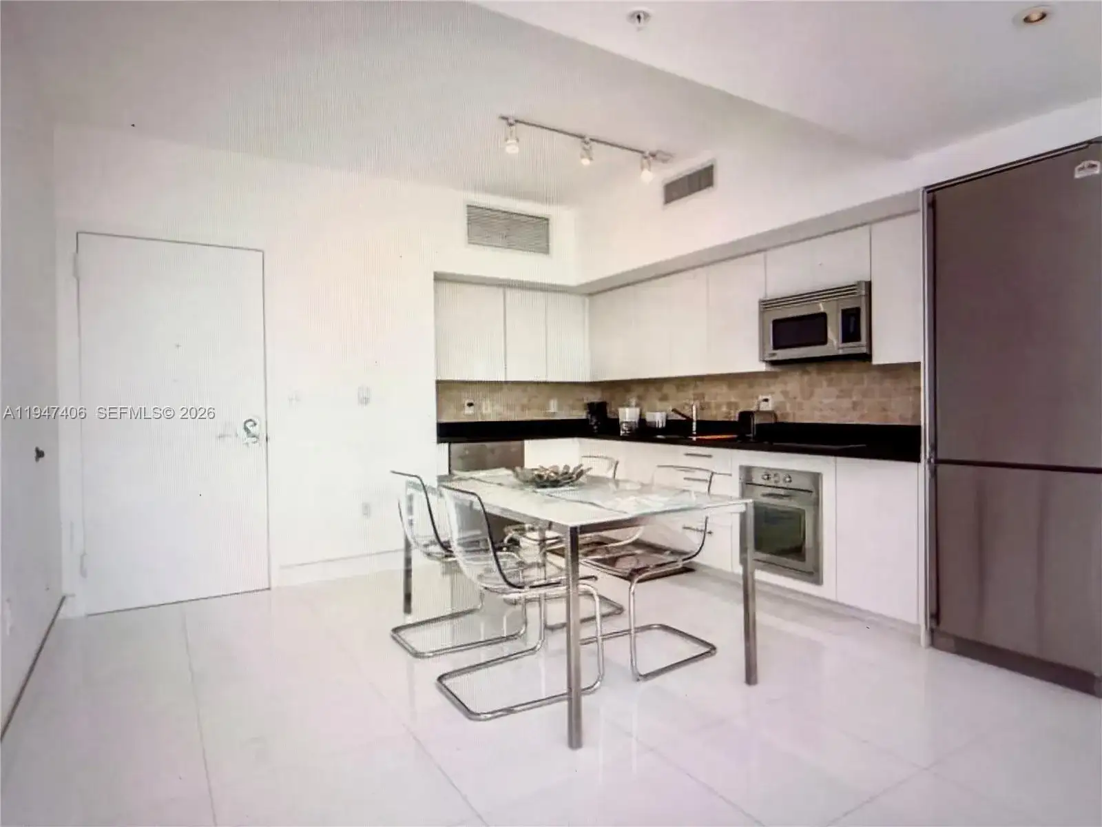 92 SW 3rd St # 4309, Miami FL 33130 photo 3