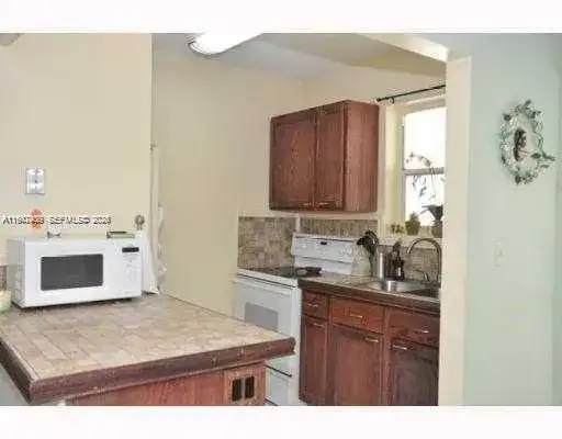13101 Memorial Hwy 219 Hwy # 219, North Miami FL 33161 photo 3