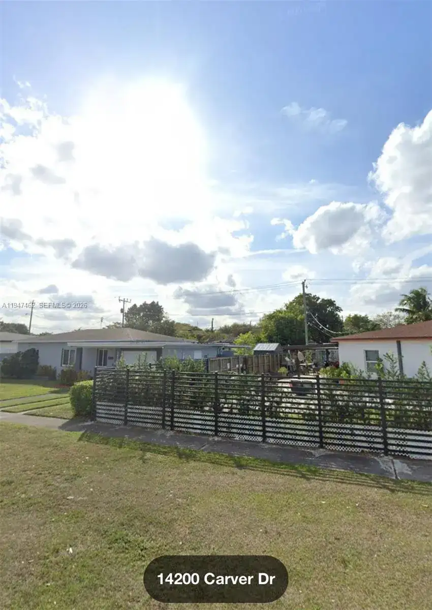 14200 Carver Dr, Miami FL 33176 photo 4