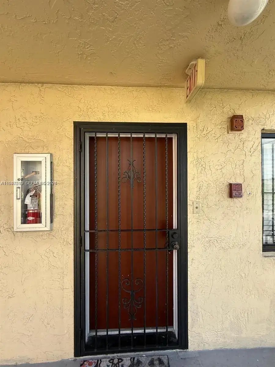 5290 W 21st Ct # 307, Hialeah FL 33016 photo 2