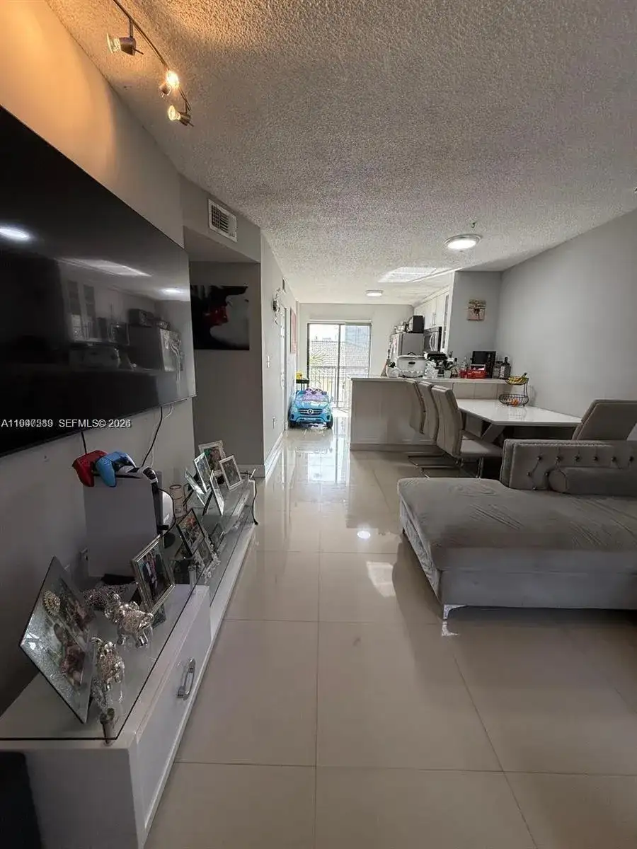 5290 W 21st Ct # 307, Hialeah FL 33016 photo 4