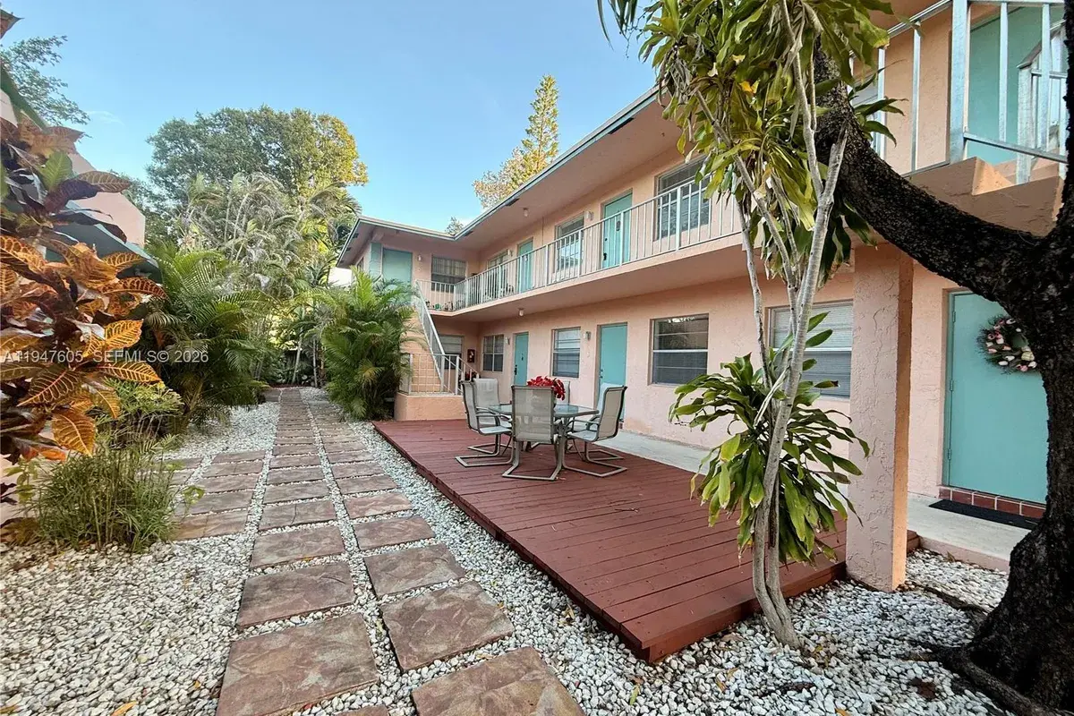 10 SE 9th Ave # 6, Fort Lauderdale FL 33301