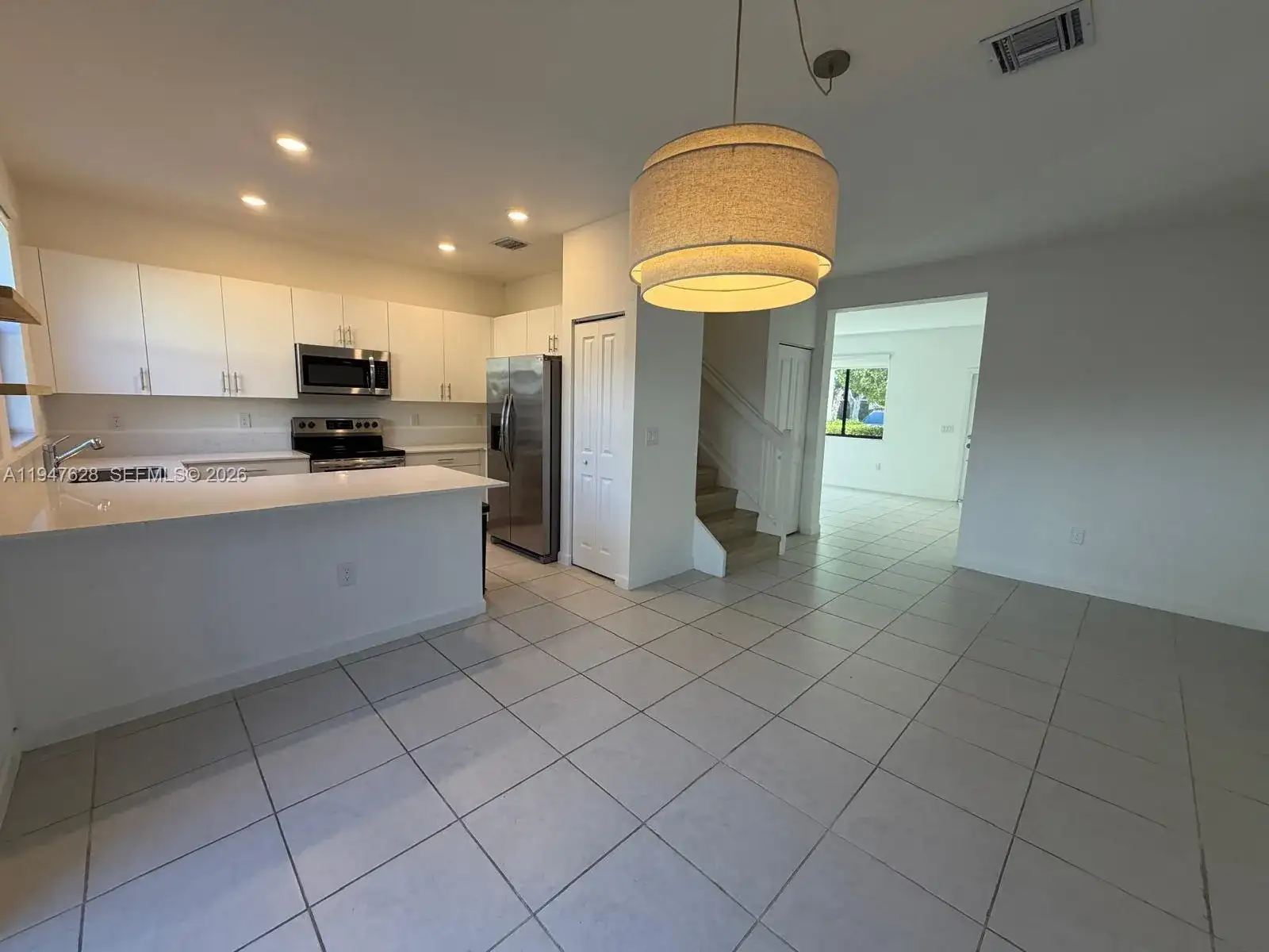 909 NE 211th St, Miami FL 33179 photo 3