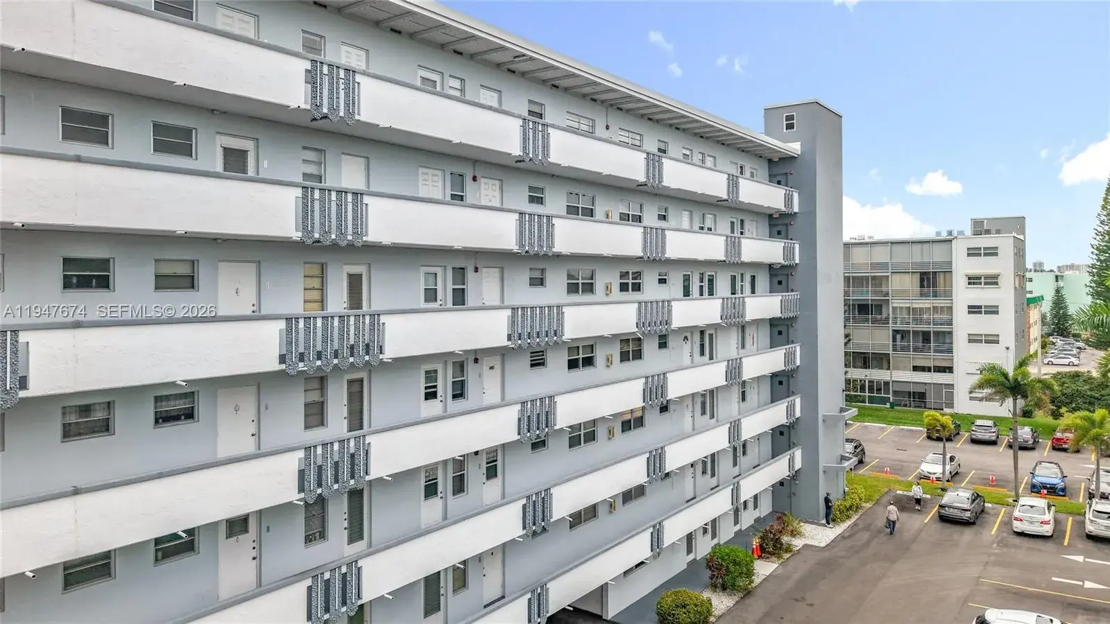1000 NE 14th Ave # 411, Hallandale Beach FL 33009