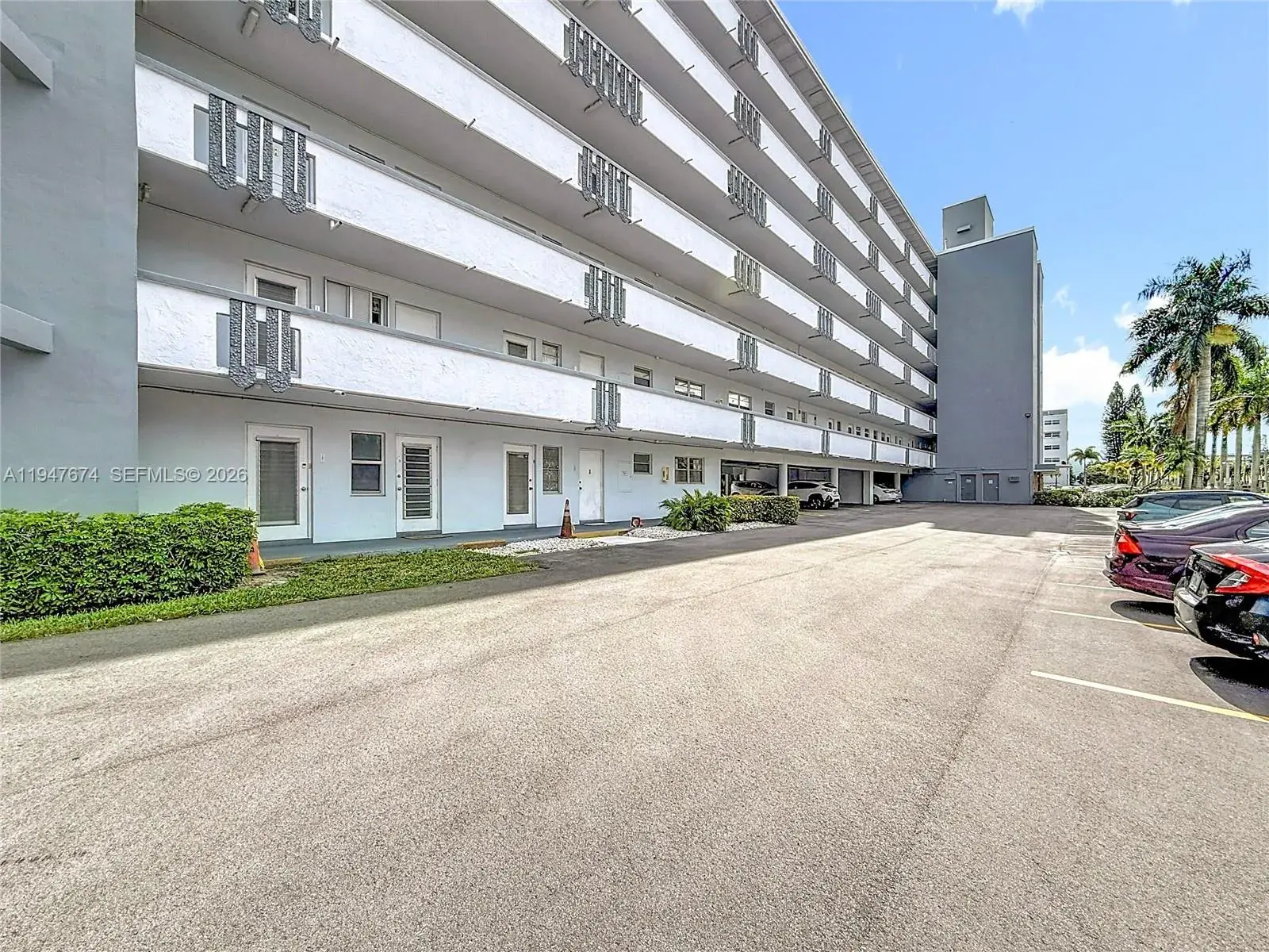 1000 NE 14th Ave # 411, Hallandale Beach FL 33009