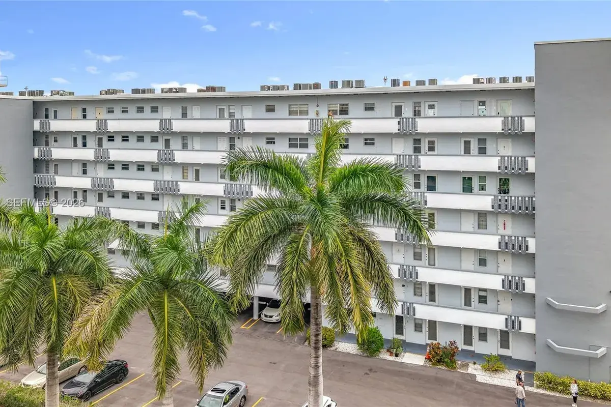 1000 NE 14th Ave # 411, Hallandale Beach FL 33009