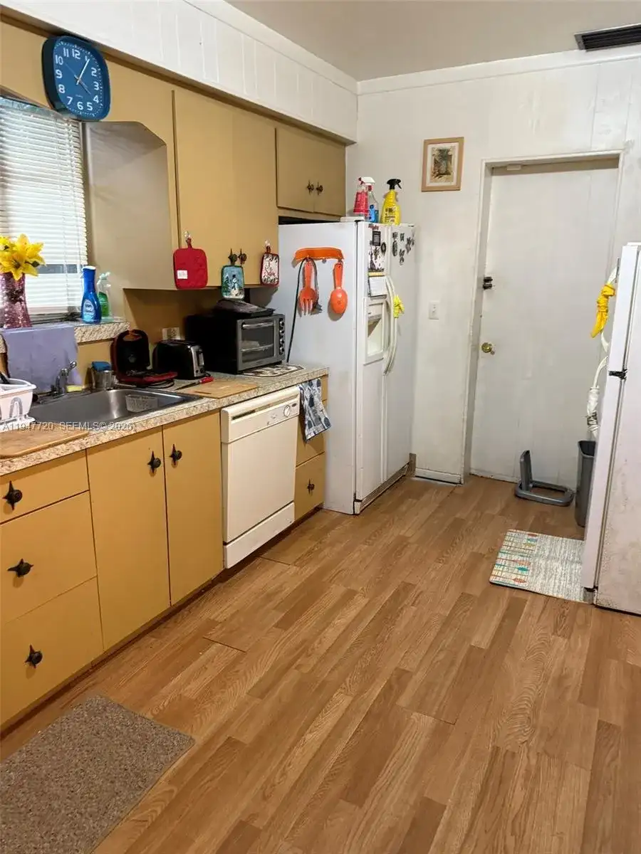 2560 SW 22nd Ave, Miami FL 33133 photo 3