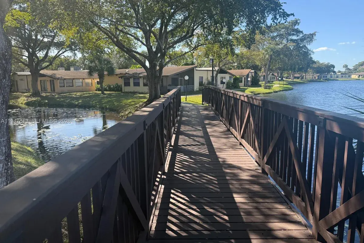 412 Briarwood Cir # 23, Hollywood FL 33024