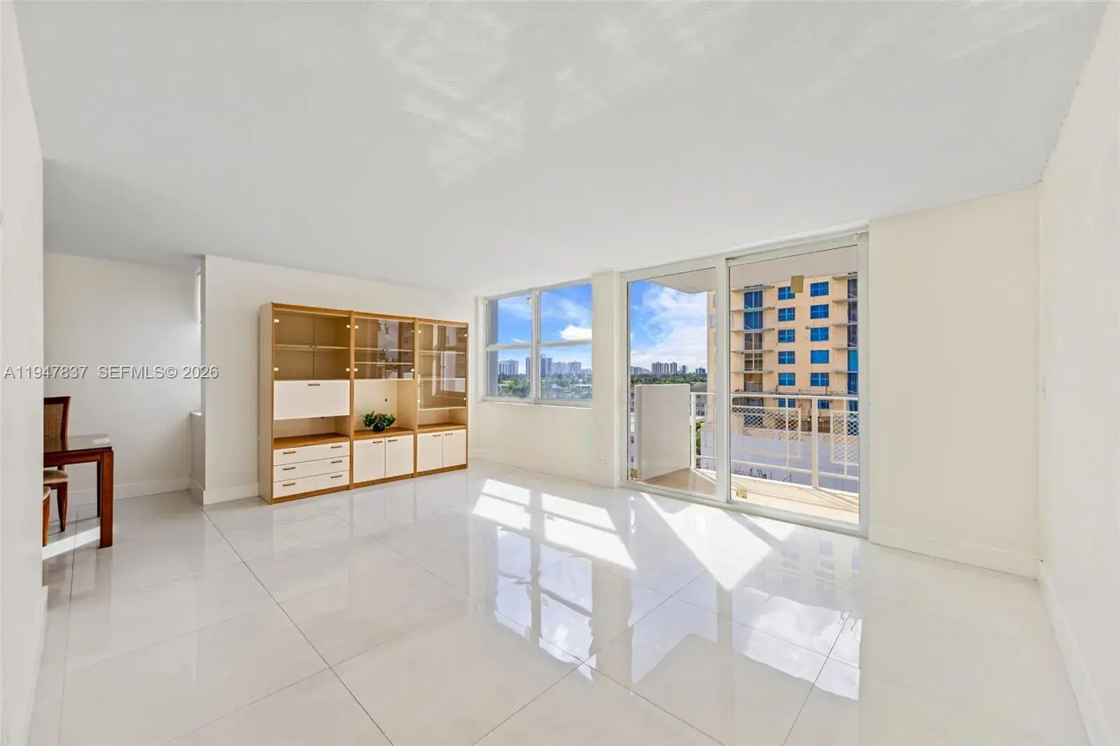 430 Golden Isles Dr # 707, Hallandale Beach FL 33009