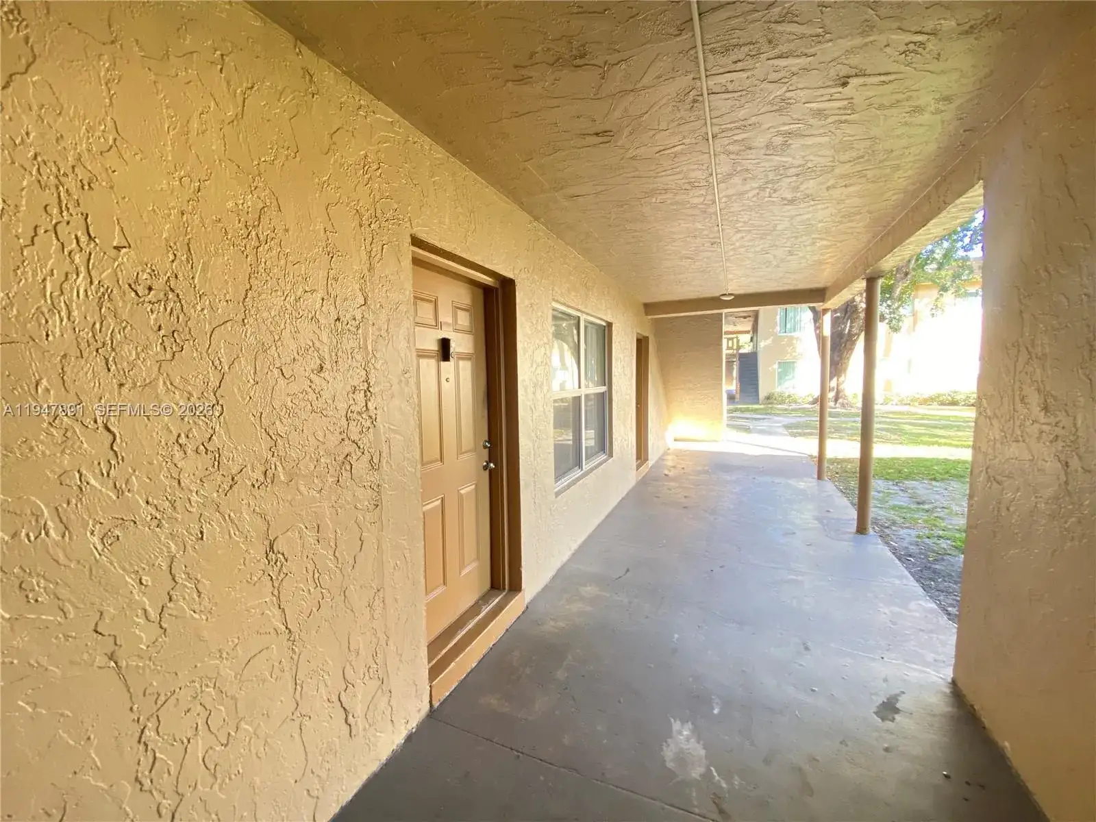 2412 NW 39th Way # 101, Lauderdale Lakes FL 33311