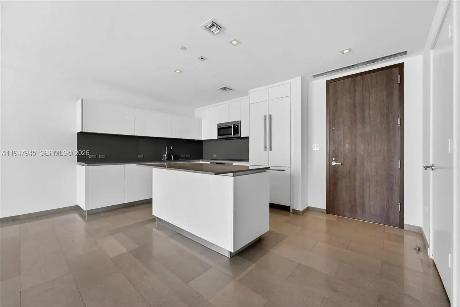 68 SE 6th St # 2110, Miami FL 33131 photo 2