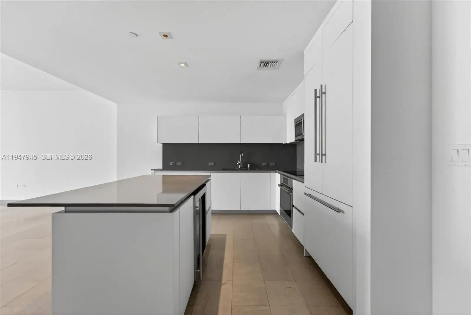 68 SE 6th St # 2110, Miami FL 33131 photo 3