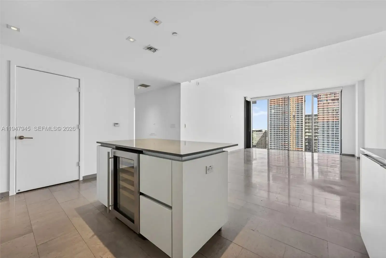 68 SE 6th St # 2110, Miami FL 33131 photo 4