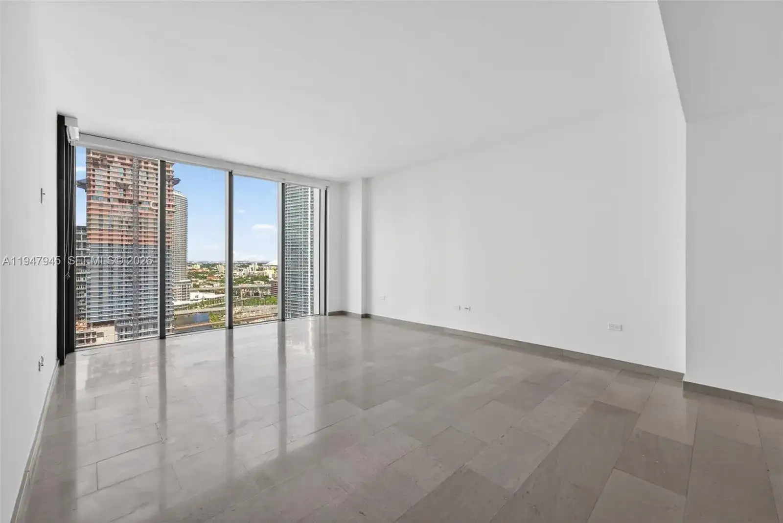 68 SE 6th St # 2110, Miami FL 33131 photo 5