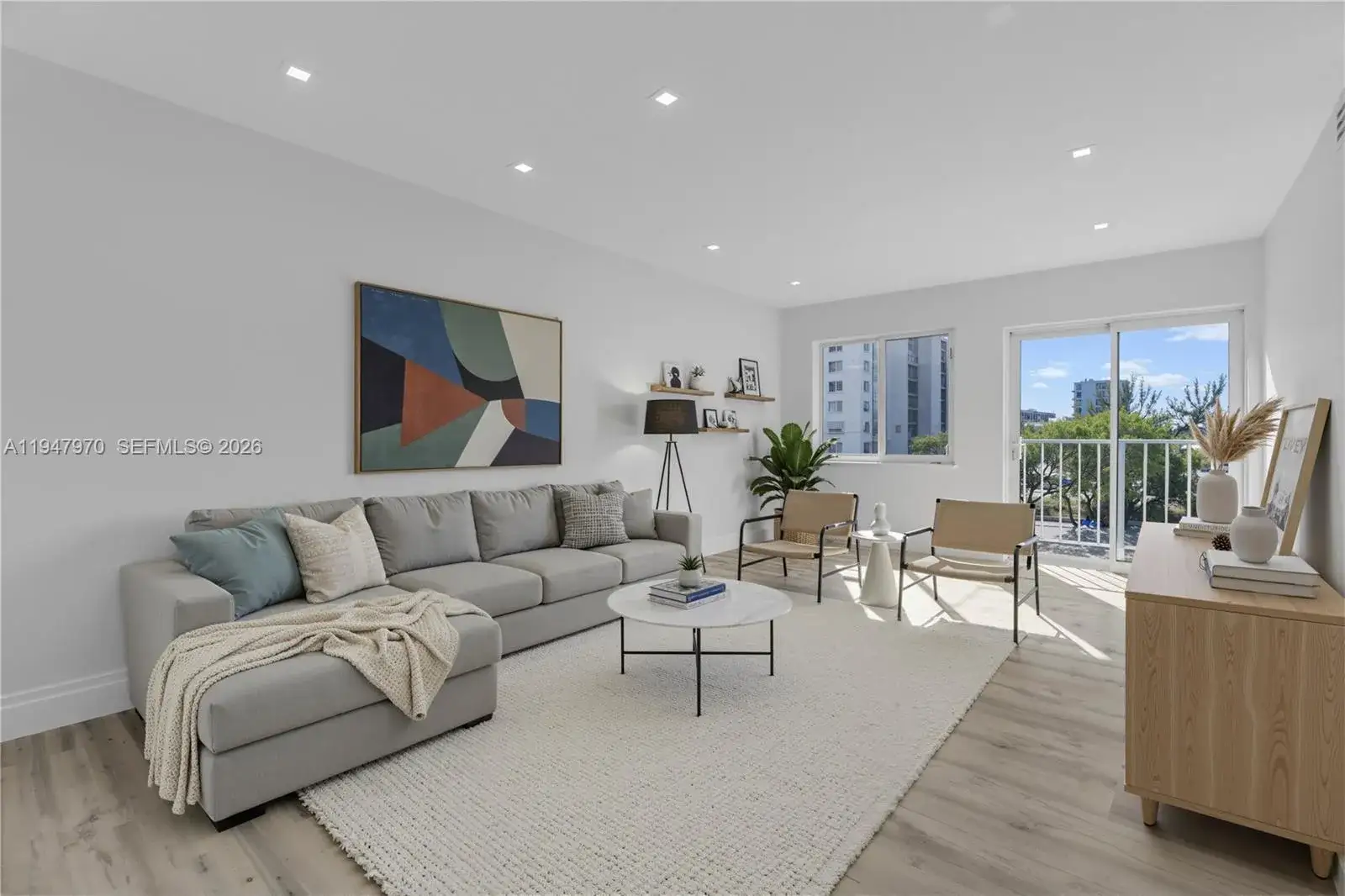 1 bedroom 1 bath Residential for sale at 7925 Carlyle Ave # 402, Miami Beach FL 33141