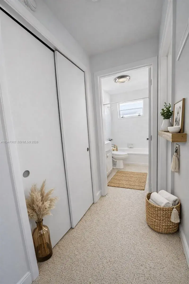 400 SE 4th Ave # 1, Hallandale Beach FL 33009