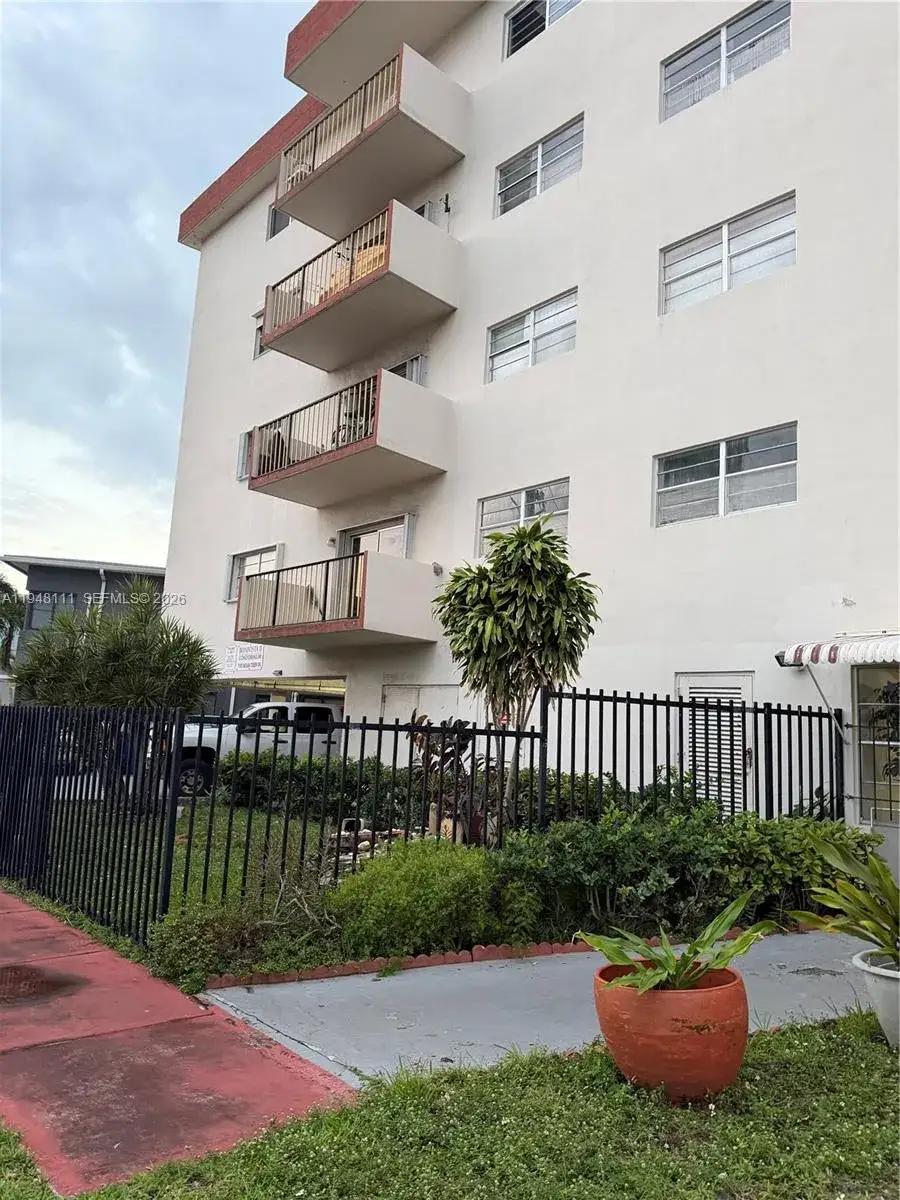 1 bedroom 1 bath Residential for sale at 7150 Indian Creek Dr # 505, Miami Beach FL 33141