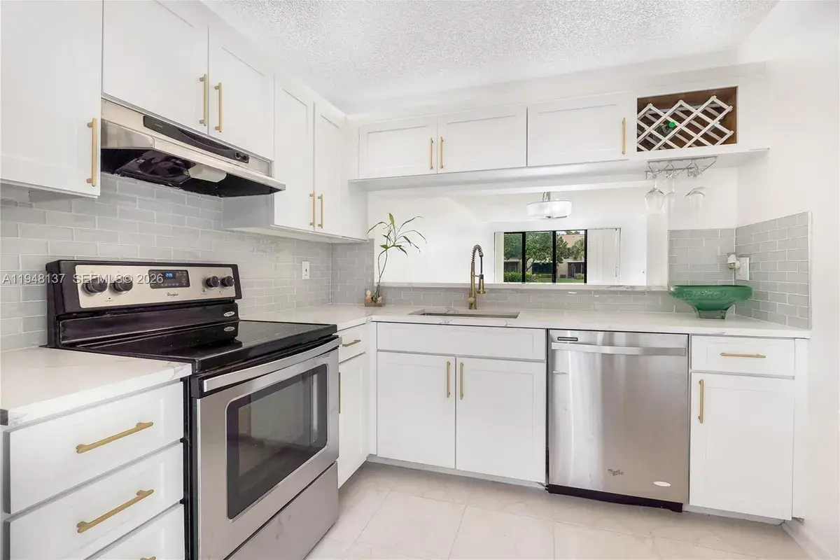 3952 Cocoplum Cir, Coconut Creek FL 33063