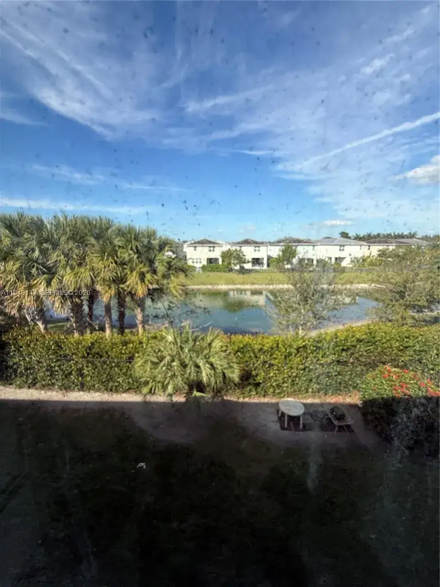 1021 Crystal Lake Dr # 307, Deerfield Beach FL 33064