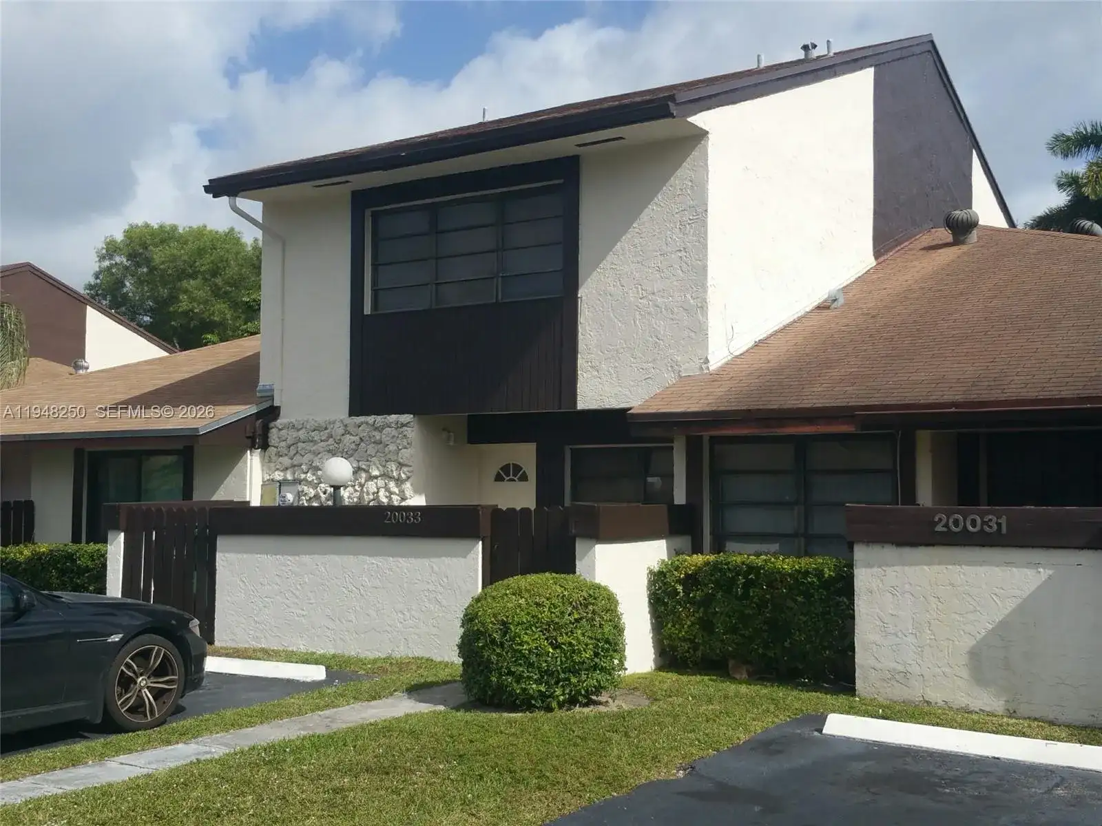 20033 NE 2nd Pl, Miami FL 33179 photo 3