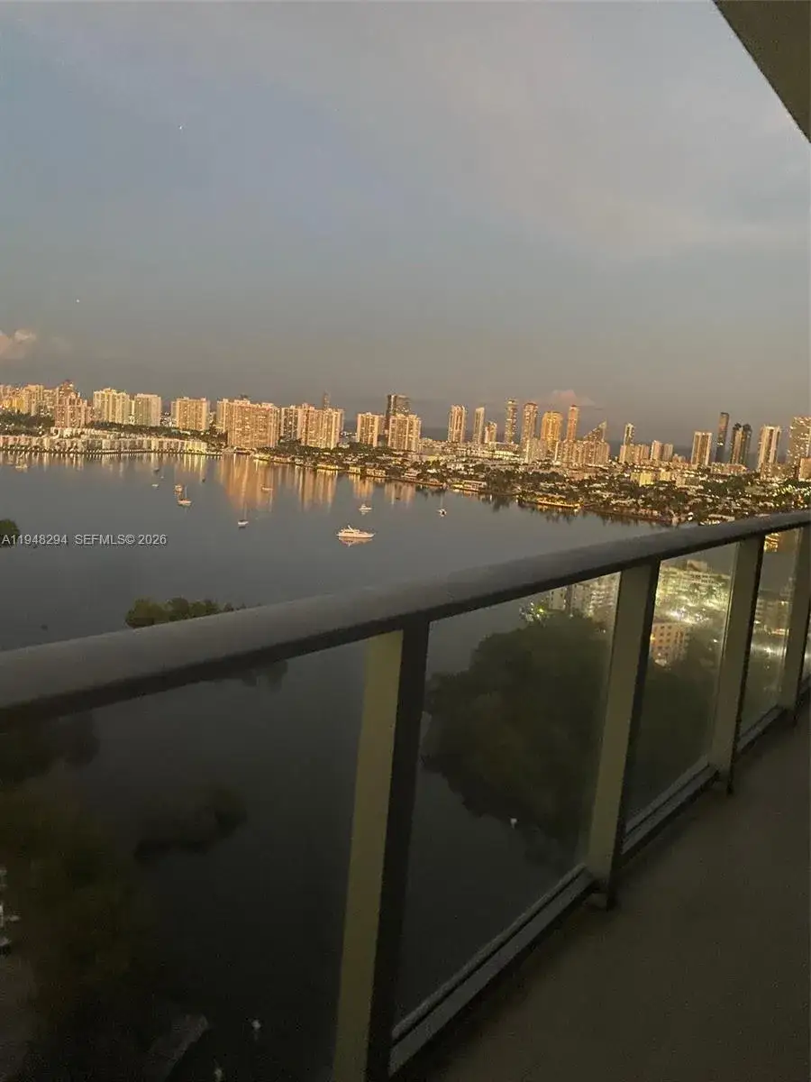 16385 Biscayne Blvd # 3005, North Miami Beach FL 33160