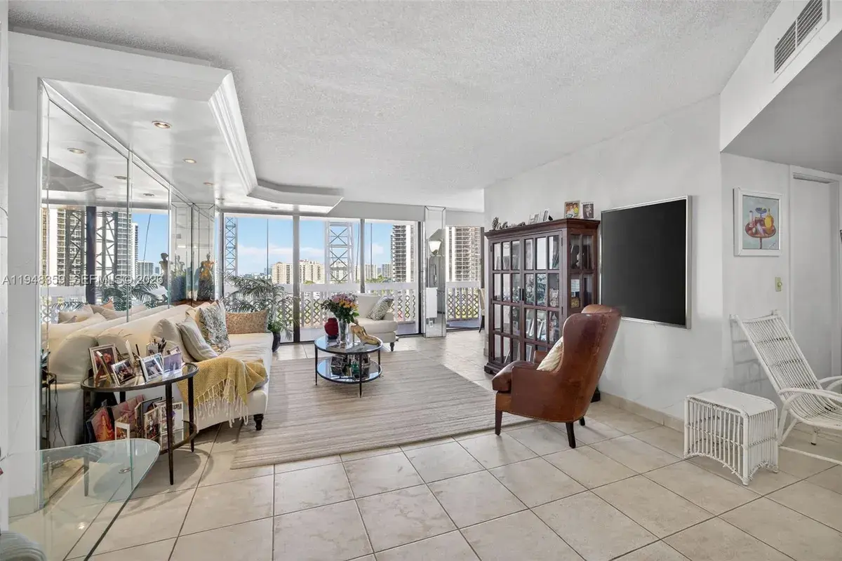 19355 Turnberry Way # 8L, Aventura FL 33180