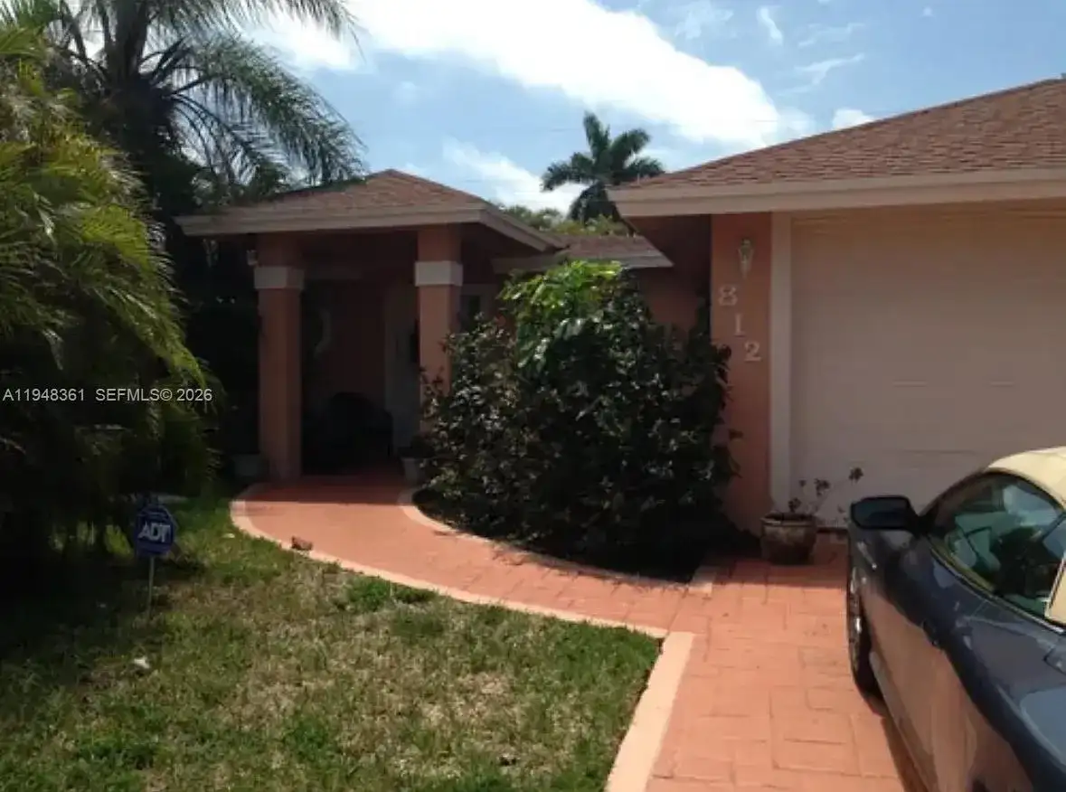 812 SE 14th Ct, Deerfield Beach FL 33441 photo 2