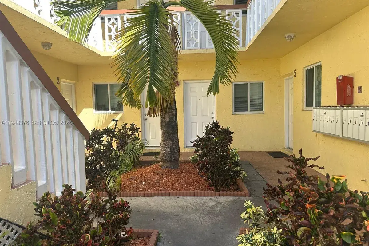 724 NE 4th St # 5, Hallandale Beach FL 33009