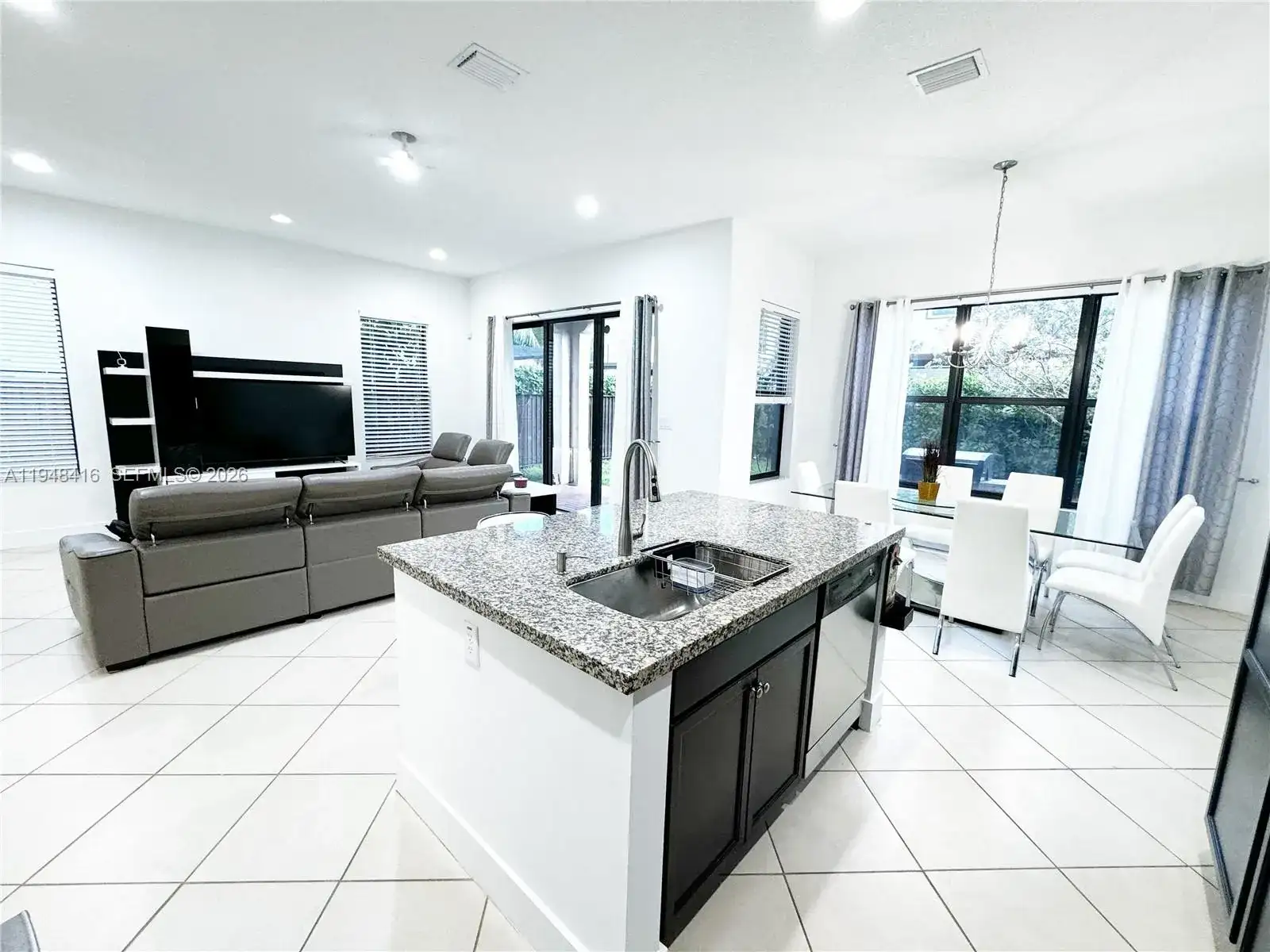 3209 W 98th Pl, Hialeah FL 33018 photo 3