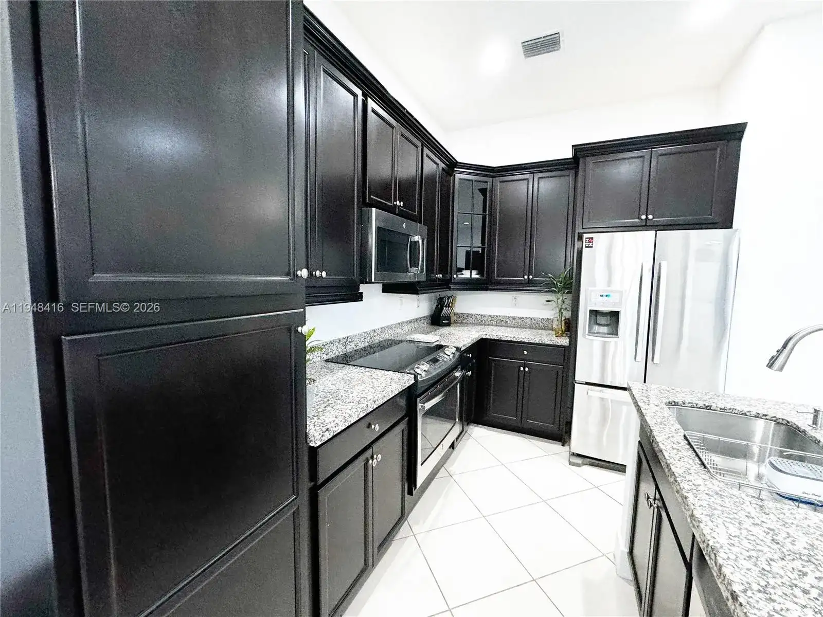 3209 W 98th Pl, Hialeah FL 33018 photo 4