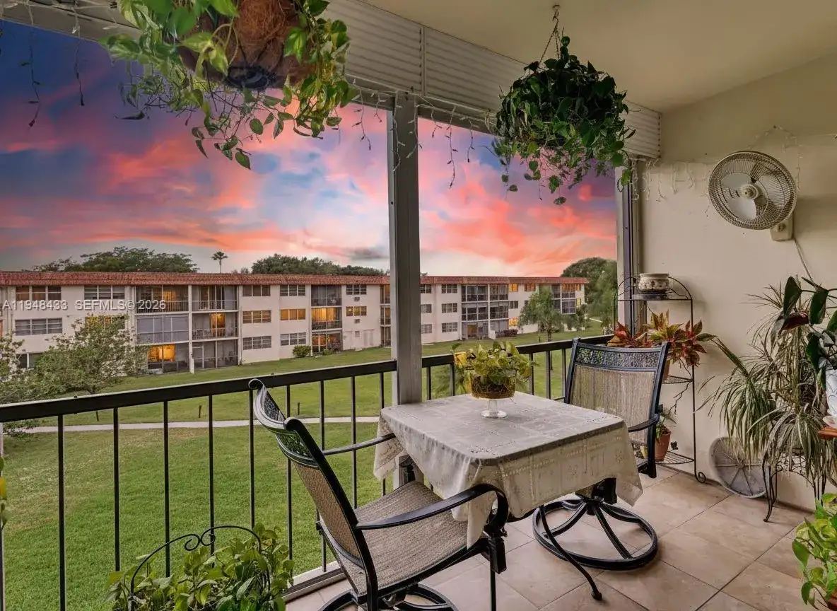 9420 S Hollybrook Lake Dr # 302, Pembroke Pines FL 33025 photo 2