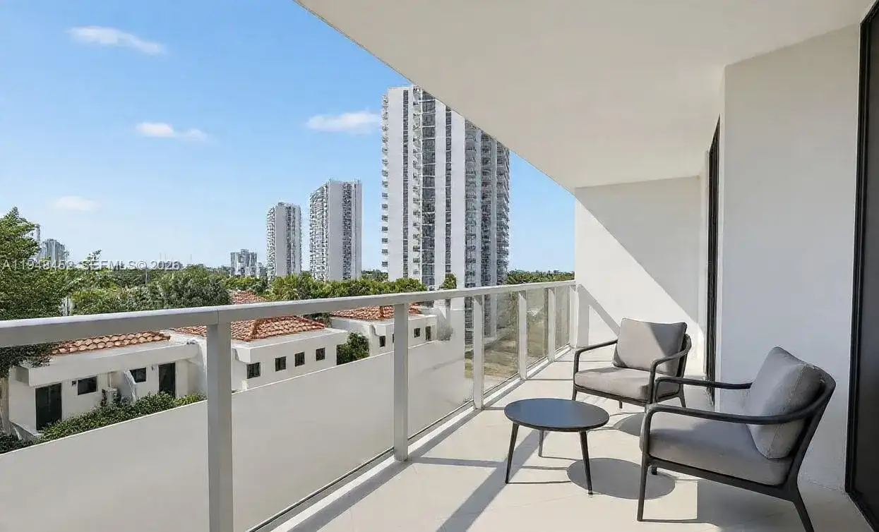 20281 E Country Club Dr # 405, Aventura FL 33180 photo 4