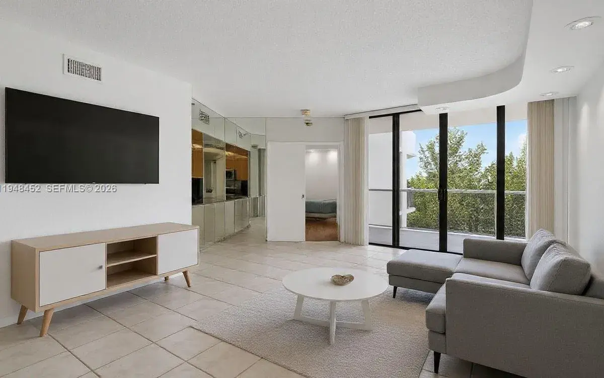 20281 E Country Club Dr # 405, Aventura FL 33180