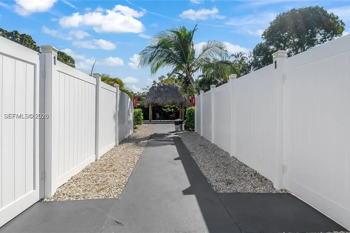 1702 SW 20th St # A, Fort Lauderdale FL 33315
