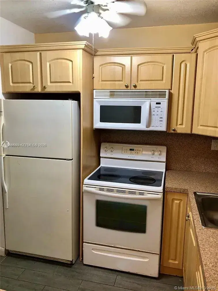 17570 Atlantic Blvd # 105, Sunny Isles Beach FL 33160