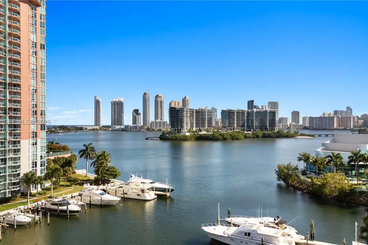 3340 NE 190th St, Aventura FL 33180