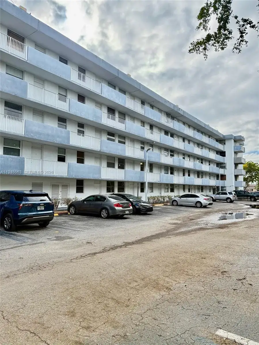1801 S Treasure Dr # 411, North Bay Village FL 33141