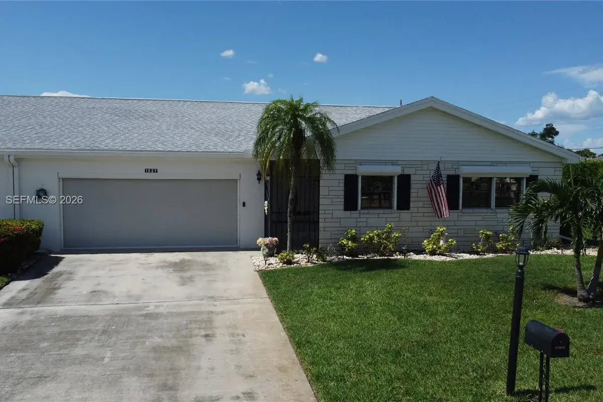 1527 Edgewater Circle, Fort Myers FL 33919