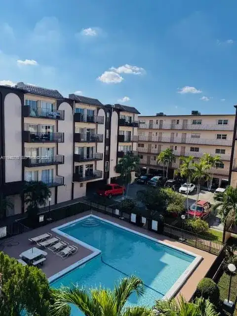 1950 W 54th St # 302, Hialeah FL 33012 photo 2