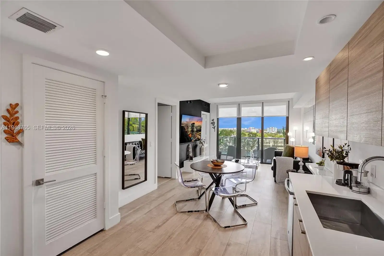 121 NE 34th St # 910, Miami FL 33137 photo 2