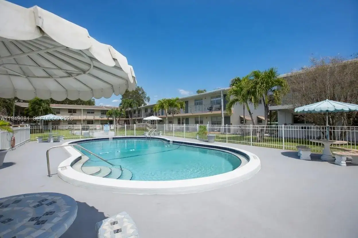 7401 Pines Blvd # 222, Pembroke Pines FL 33024 photo 2